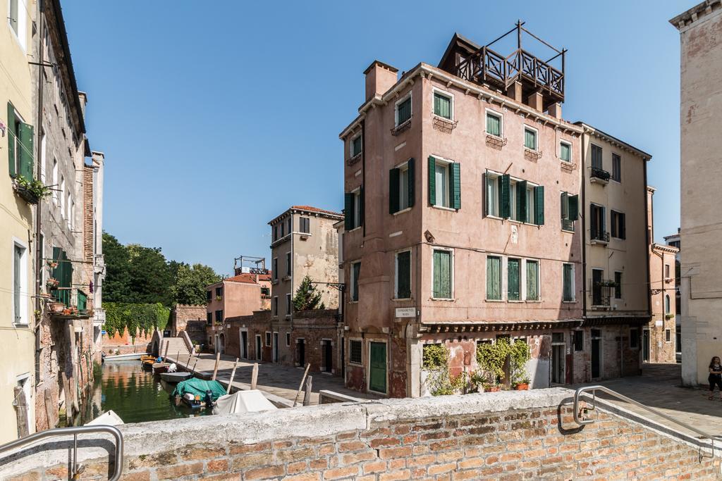 7 Windows On Venezia